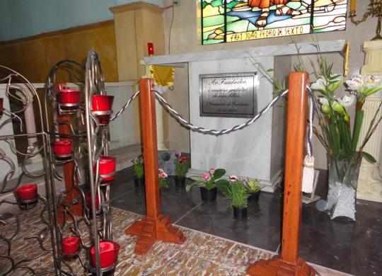 Túmulo do Servo de Deus Frei João Pedro Fundador da Congregação das Irmãs Missionárias Capuchinhas